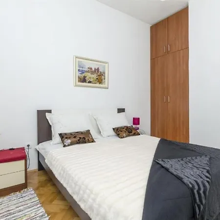 Apartment Zvone *